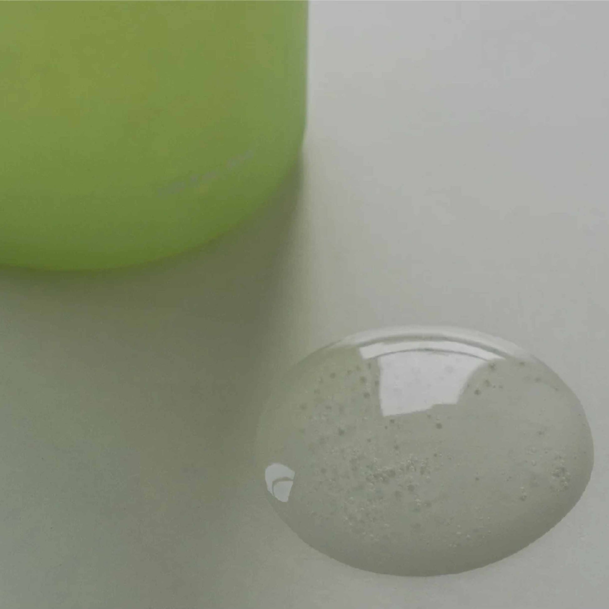 Abib Heartleaf Essence tekstur – lett gel som gir fukt og balanserer huden