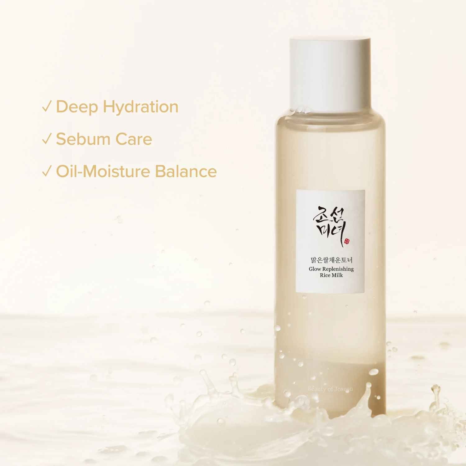 Glow Replenishing Rice Milk toner på lys bakgrunn