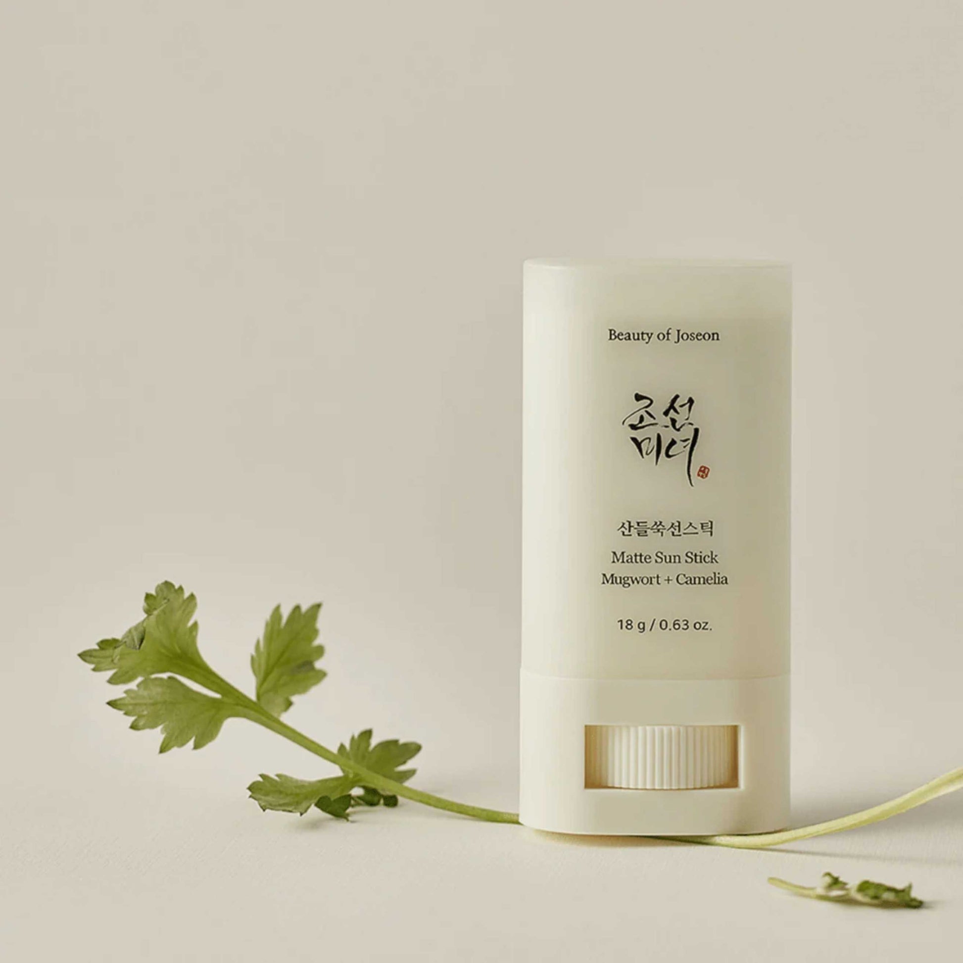 Matte Sun Stick med mugwort i emballasje