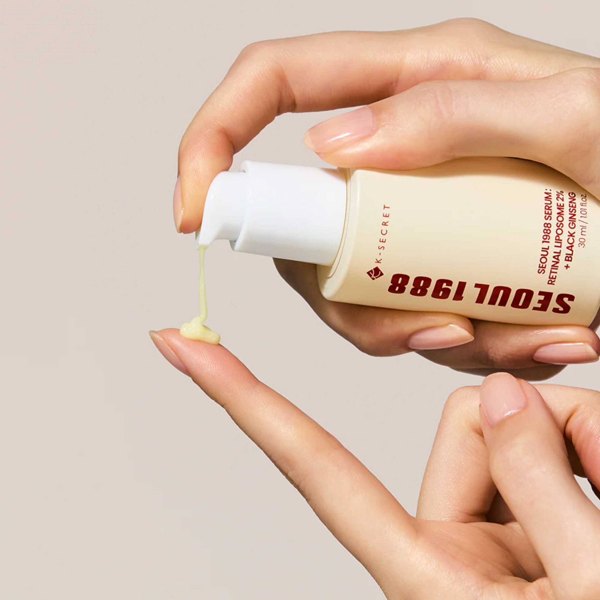 KSECRET SEOUL 1988 serum påføres på hånd