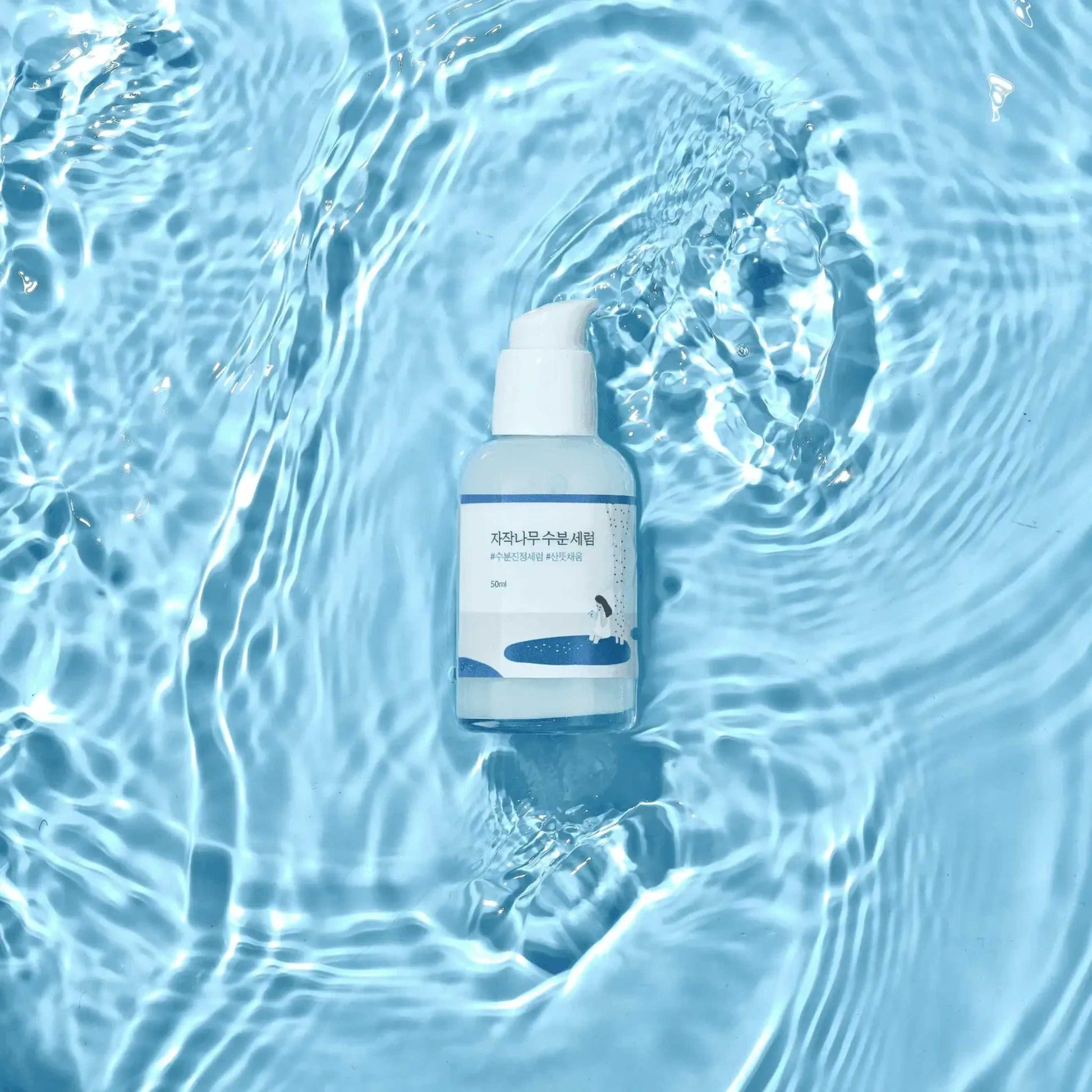 Round Lab Birch Juice serum plassert i vann