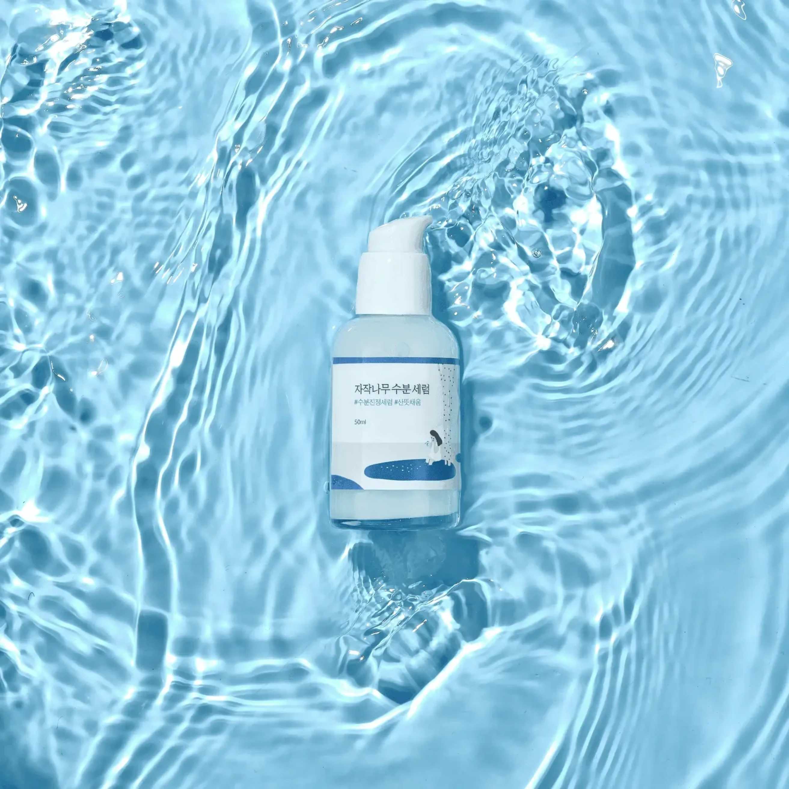 Round Lab Birch Juice serum plassert i vann