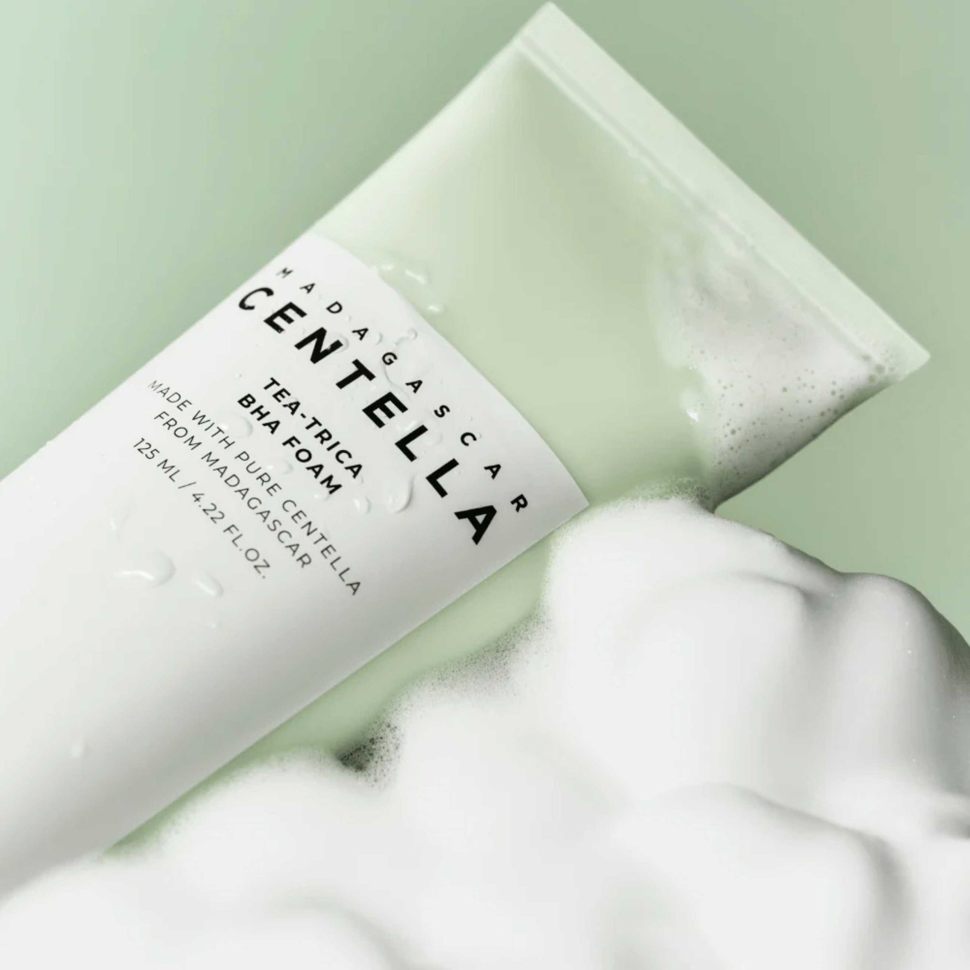 SKIN1004 Tea-Trica BHA Foam med dyprensende og beroligende ingredienser