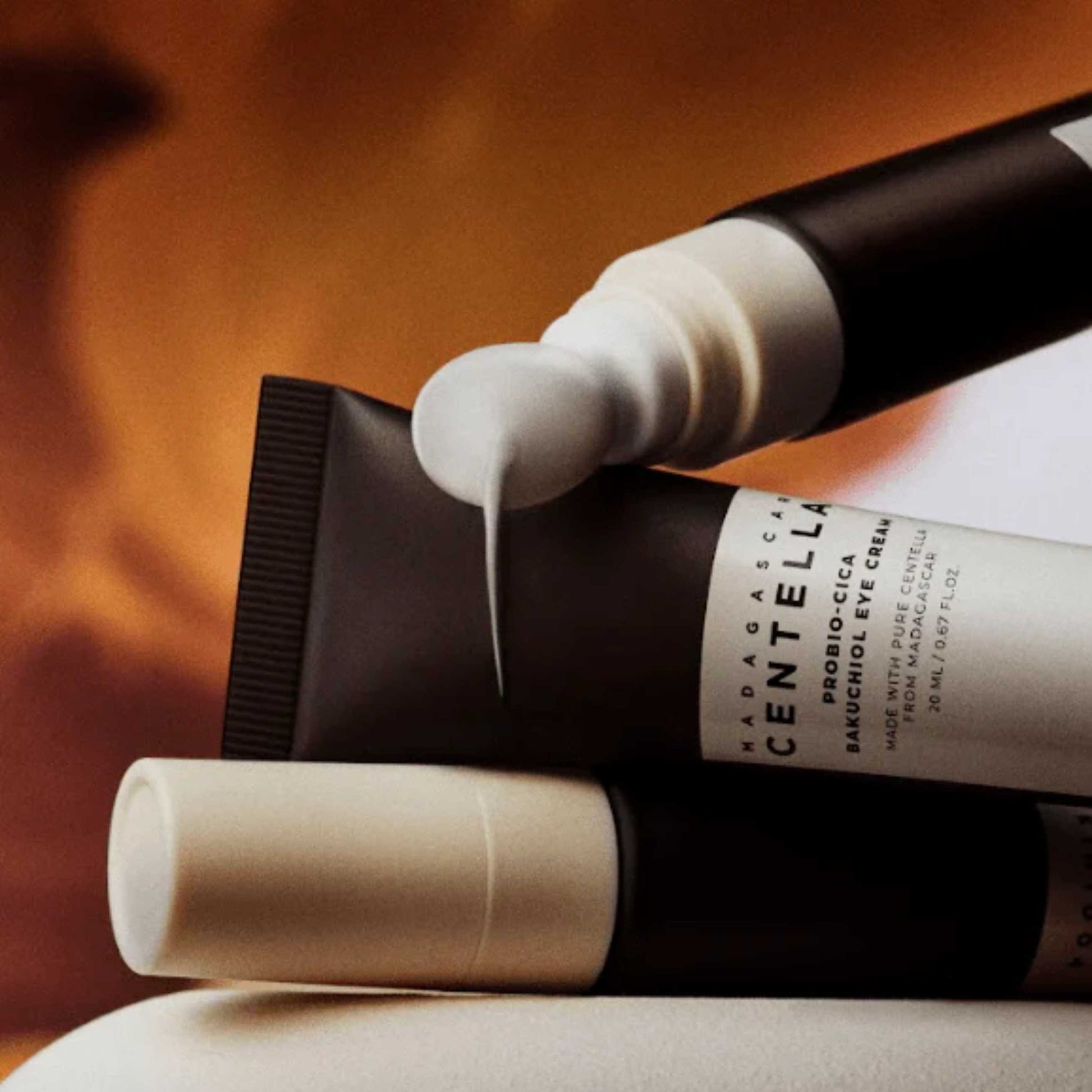 SKIN1004 Probio-Cica Bakuchiol Eye Cream med presis applikator for øyeområdet